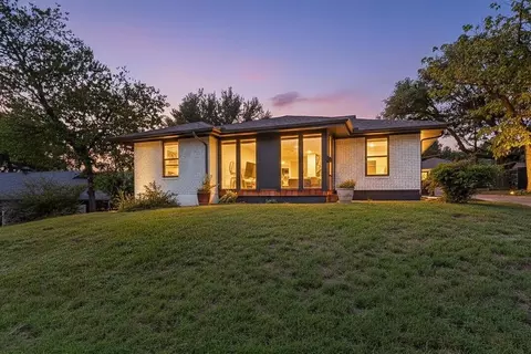 3023 Lasca St, Dallas, TX 75227