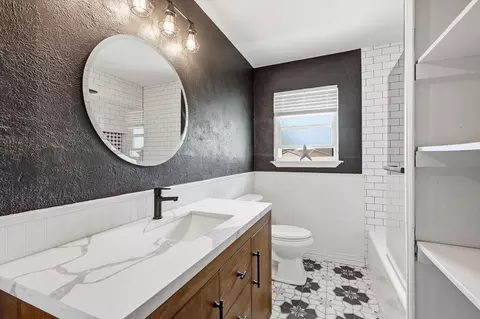 Bath - 404 E Huitt Ln, Euless, TX 76040 photo 5 of 7