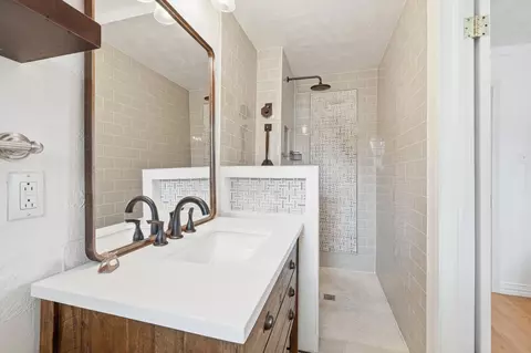 Bath - 404 E Huitt Ln, Euless, TX 76040 photo 3 of 7