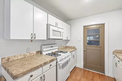 Kitchen - 404 E Huitt Ln, Euless, TX 76040 photo 3 of 6