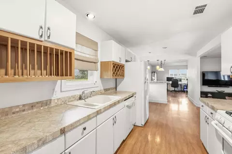 Kitchen - 404 E Huitt Ln, Euless, TX 76040 photo 6 of 6