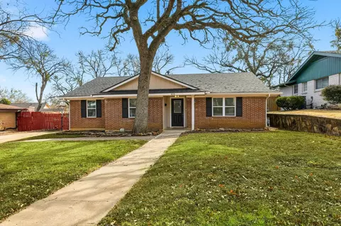 Exterior - 404 E Huitt Ln, Euless, TX 76040 photo 3 of 7