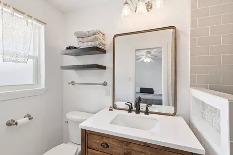 Bath - 404 E Huitt Ln, Euless, TX 76040 photo 1 of 7