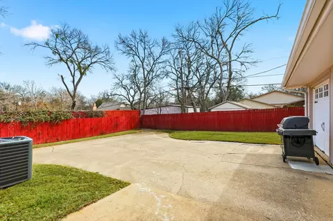 Exterior - 404 E Huitt Ln, Euless, TX 76040 photo 7 of 7