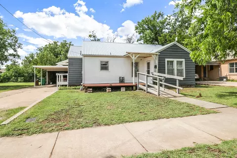 605 W Walnut St, Coleman, TX 76834