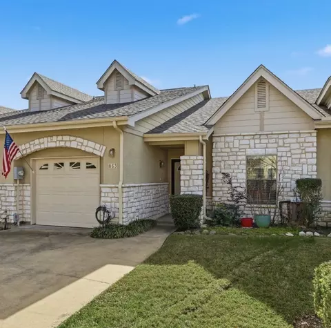 863 Lindbergh Ln, Grand Prairie, TX 75051