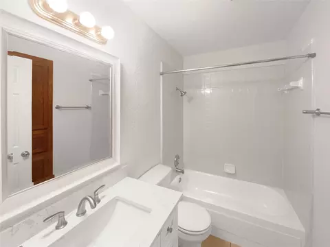 Bath - 1408 Hackamore St, Mesquite, TX 75149 photo 1 of 2