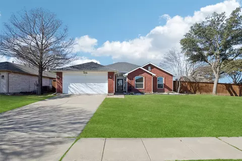 1016 Grand Central Pkwy, Saginaw, TX 76131