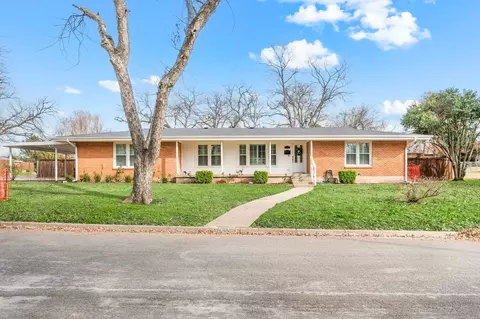 2900 Spruce Park Dr, Richland Hills, TX 76118