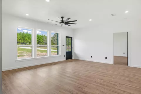 Living - 17531 County Road 2507, Eustace, TX 75124 photo 2 of 2