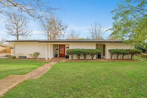 3350 Robin Rd, Paris, TX 75460