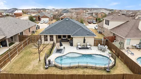 335 Coral Vine Ln, Burleson, TX 76028