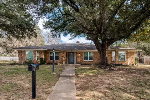 1428 Pamela St, Hurst, TX 76053