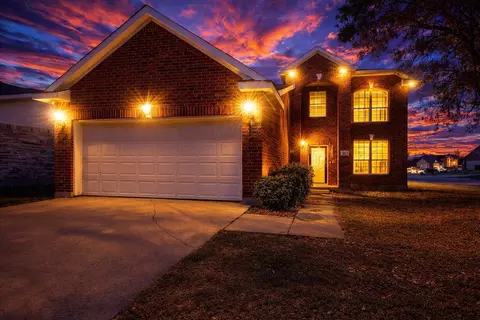 801 Gillon Dr, Arlington, TX 76001