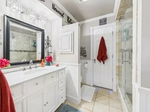 Bath - 516 E 6th St, Irving, TX 75060 photo 1 of 3
