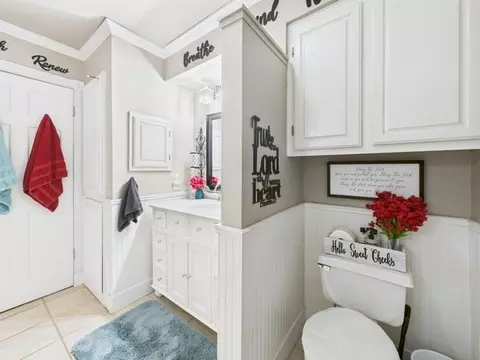 Bath - 516 E 6th St, Irving, TX 75060 photo 2 of 3