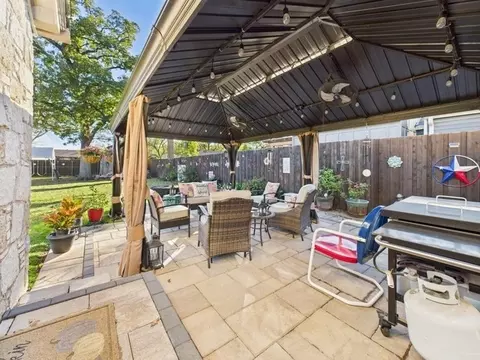 Exterior - 516 E 6th St, Irving, TX 75060 photo 6 of 10