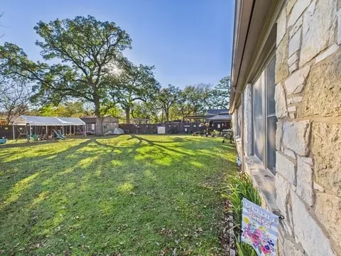Exterior - 516 E 6th St, Irving, TX 75060 photo 5 of 10