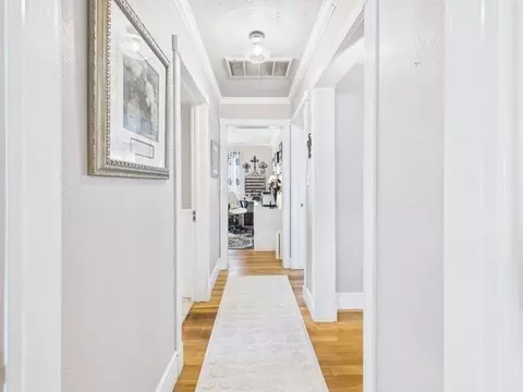 Entry Way - 516 E 6th St, Irving, TX 75060 photo 2 of 3