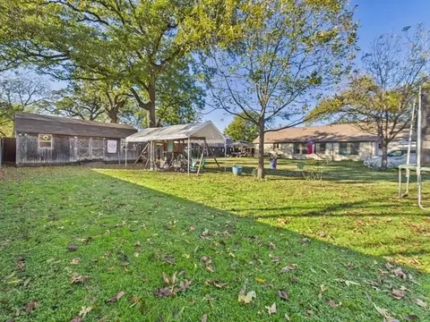 Exterior - 516 E 6th St, Irving, TX 75060 photo 8 of 10