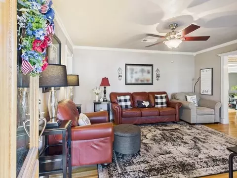 Entry Way - 516 E 6th St, Irving, TX 75060 photo 1 of 3
