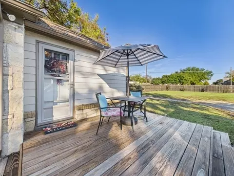Exterior - 516 E 6th St, Irving, TX 75060 photo 4 of 10