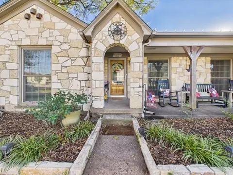 Exterior - 516 E 6th St, Irving, TX 75060 photo 3 of 10