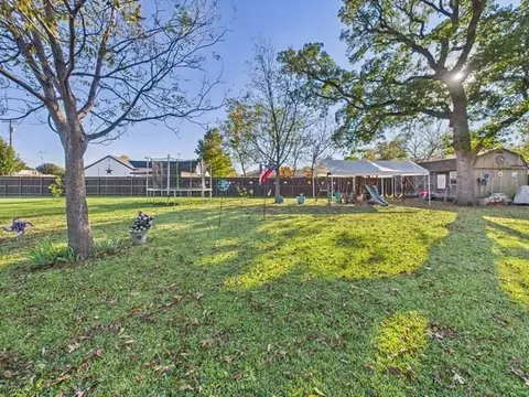 Exterior - 516 E 6th St, Irving, TX 75060 photo 10 of 10