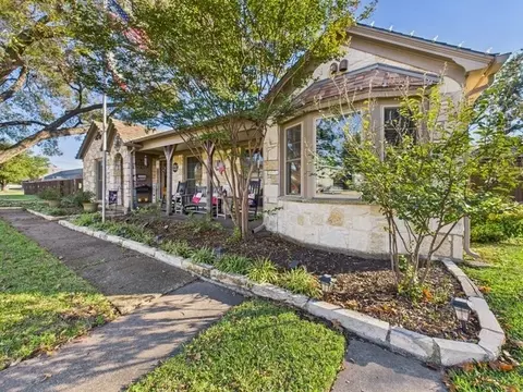 Exterior - 516 E 6th St, Irving, TX 75060 photo 2 of 10