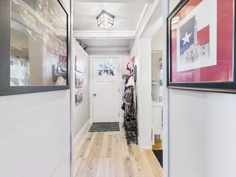 Entry Way - 516 E 6th St, Irving, TX 75060 photo 3 of 3