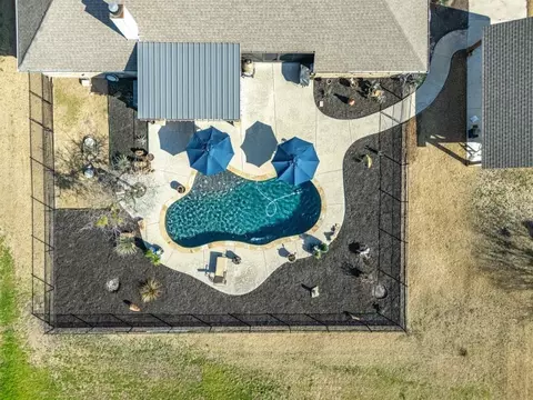 250 Parker Oaks Ln, Weatherford, TX 76087