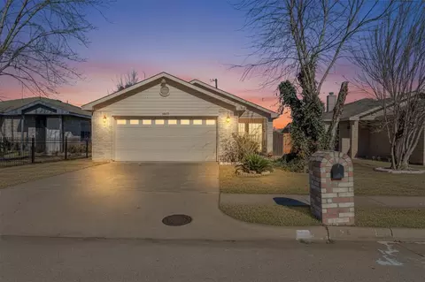 10419 Blackjack Oaks Dr, Dallas, TX 75227