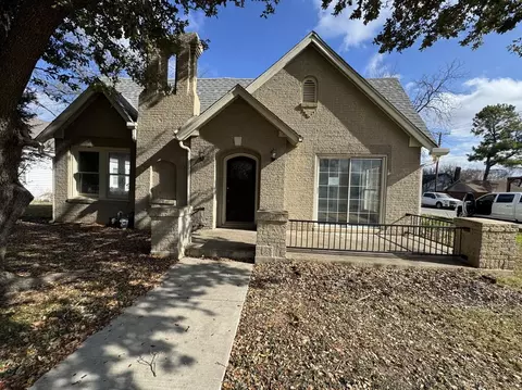805 Prairie Ave, Cleburne, TX 76033