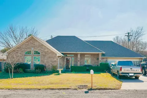 3740 Castlegate Dr, Paris, TX 75462