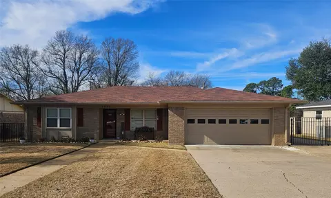 1030 34th St SE, Paris, TX 75460
