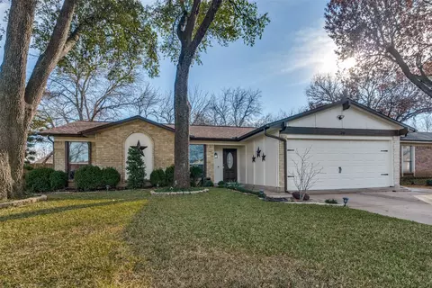 210 Blair Ln, Arlington, TX 76014
