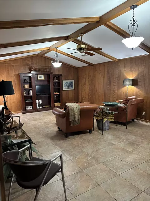 405 N Elm St, Comanche, TX 76442