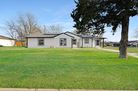 709 Dallas St, Grand Prairie, TX 75051