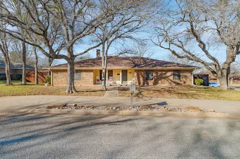 1511 Oak Forest Dr, Graham, TX 76450