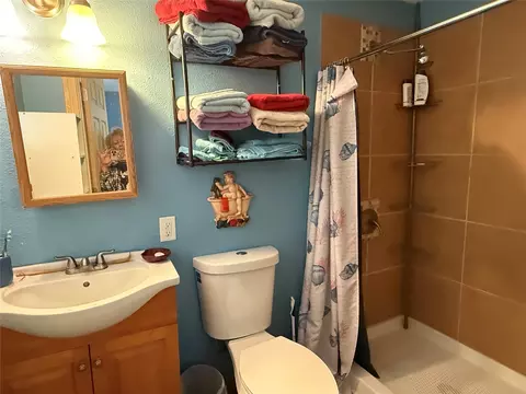Bath - 501 E Fitzgerald, Bangs, TX 76823 photo 2 of 2