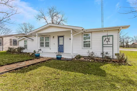 943 Gibbard Ave, Wills Point, TX 75169