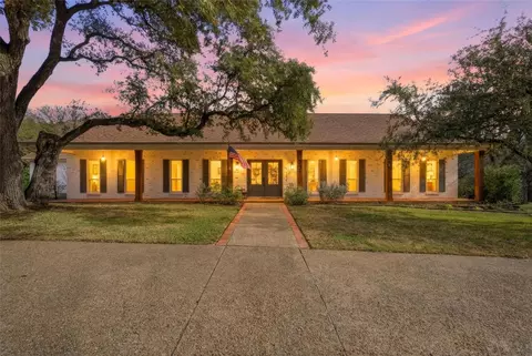 227 Oak Creek Cir, Mcgregor, TX 76657