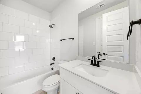 Bath - 718 Tinsley Meadows Dr, Van Alstyne, TX 75495 photo 1 of 3