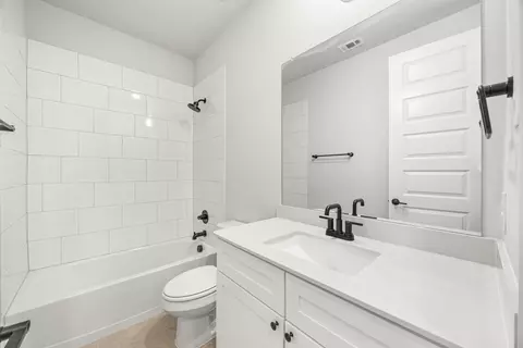 Bath - 718 Tinsley Meadows Dr, Van Alstyne, TX 75495 photo 3 of 3