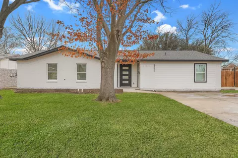 2000 Knollwood Ln, Carrollton, TX 75006