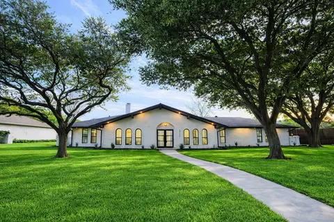 6826 Town Bluff Dr, Dallas, TX 75248