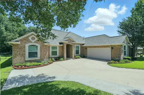 8974 Ranch Bluff Ct, Benbrook, TX 76126