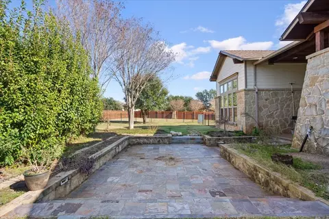 Exterior - 2011 Cascade Trl, Mcgregor, TX 76657 photo 4 of 7