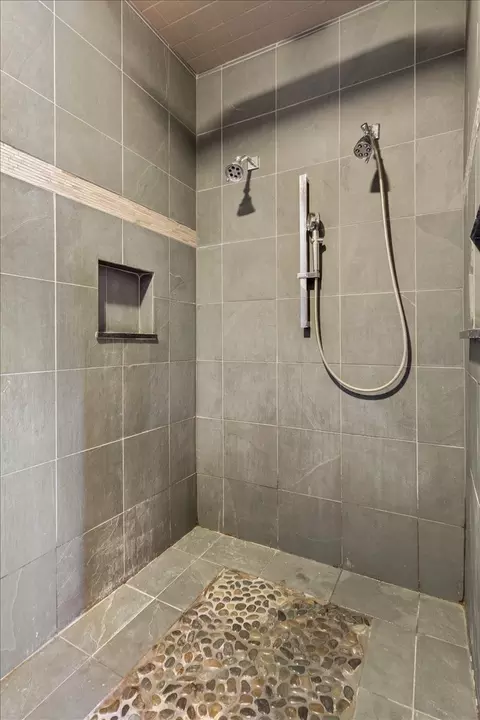 Bath - 2011 Cascade Trl, Mcgregor, TX 76657 photo 6 of 10