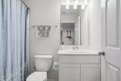 Bath - 1719 Ackerly Dr, Forney, TX 75126 photo 2 of 2
